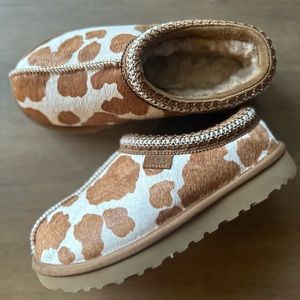 UGG Tasmans in Mesa Sand Cow Print Size 7